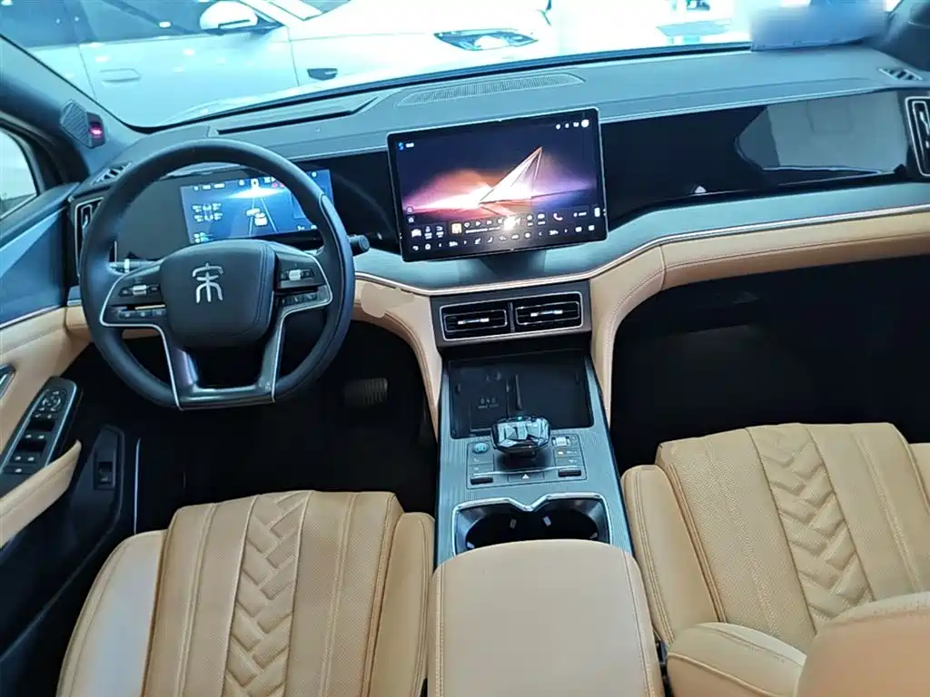 BYD L DM-i 2024 — фото 10