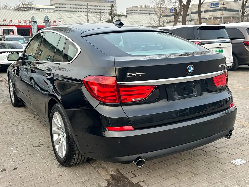 BMW 5 Series GT 2012 — фото 15