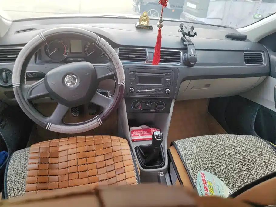 Skoda Rapid 2014 — фото 12