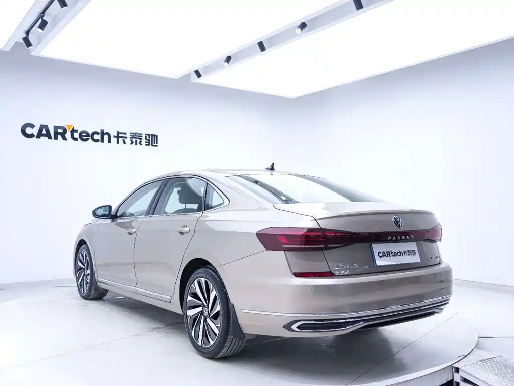 Volkswagen Passat 2022 — фото 17