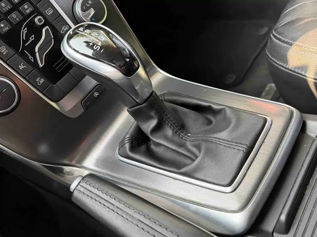 Volvo V40 2015 — фото 15