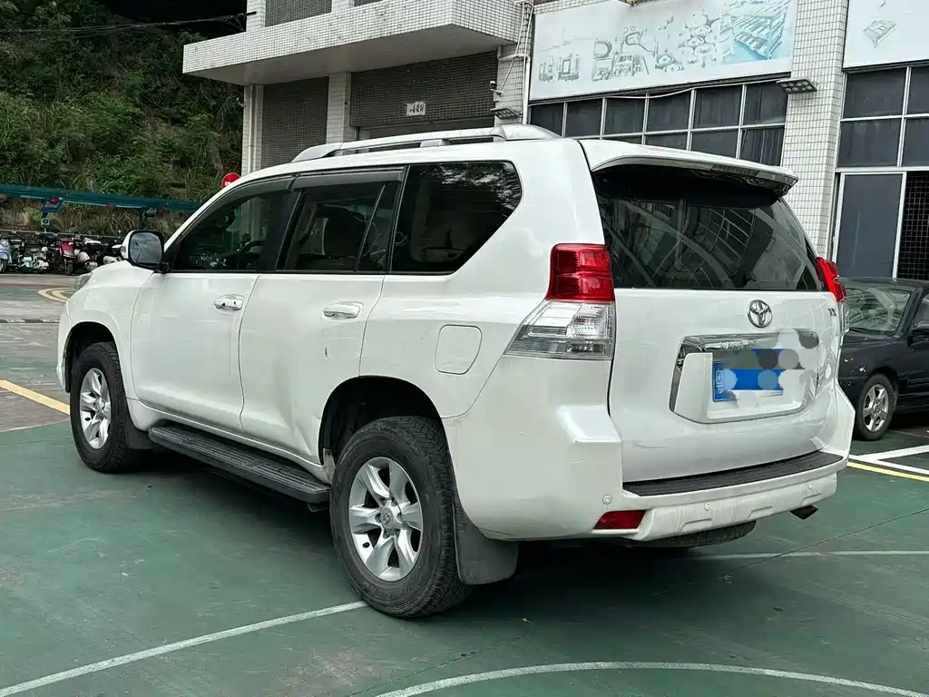 Toyota Prado 2013 — фото 5