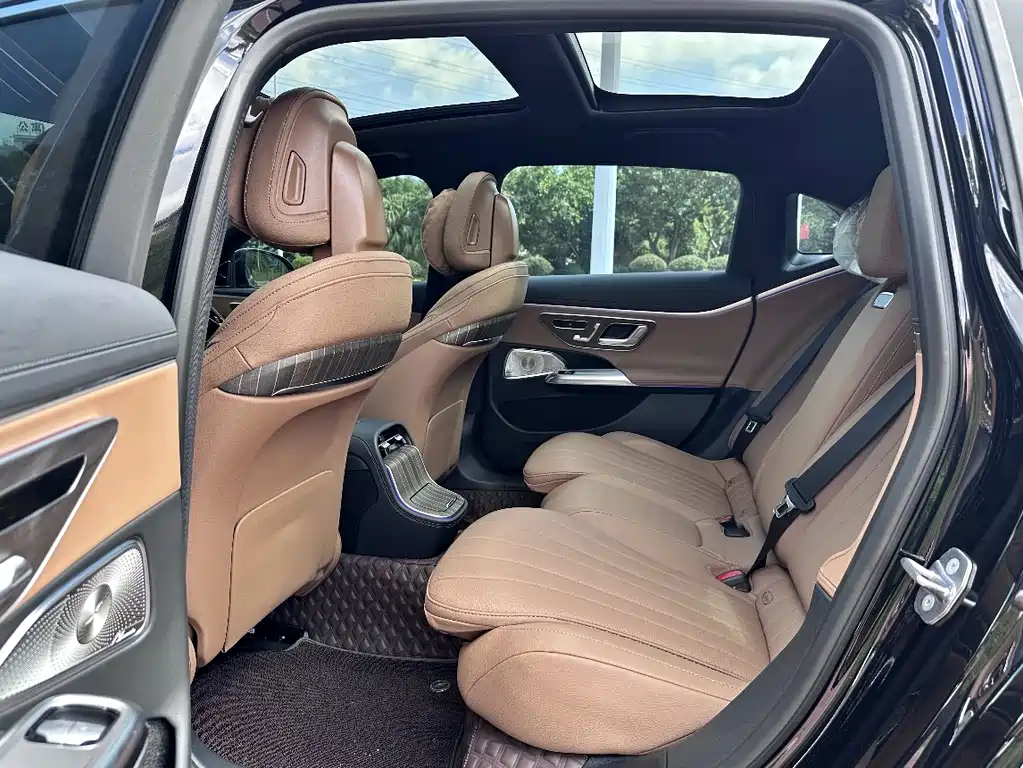 Mercedes-Benz E-Class 2025 — фото 10