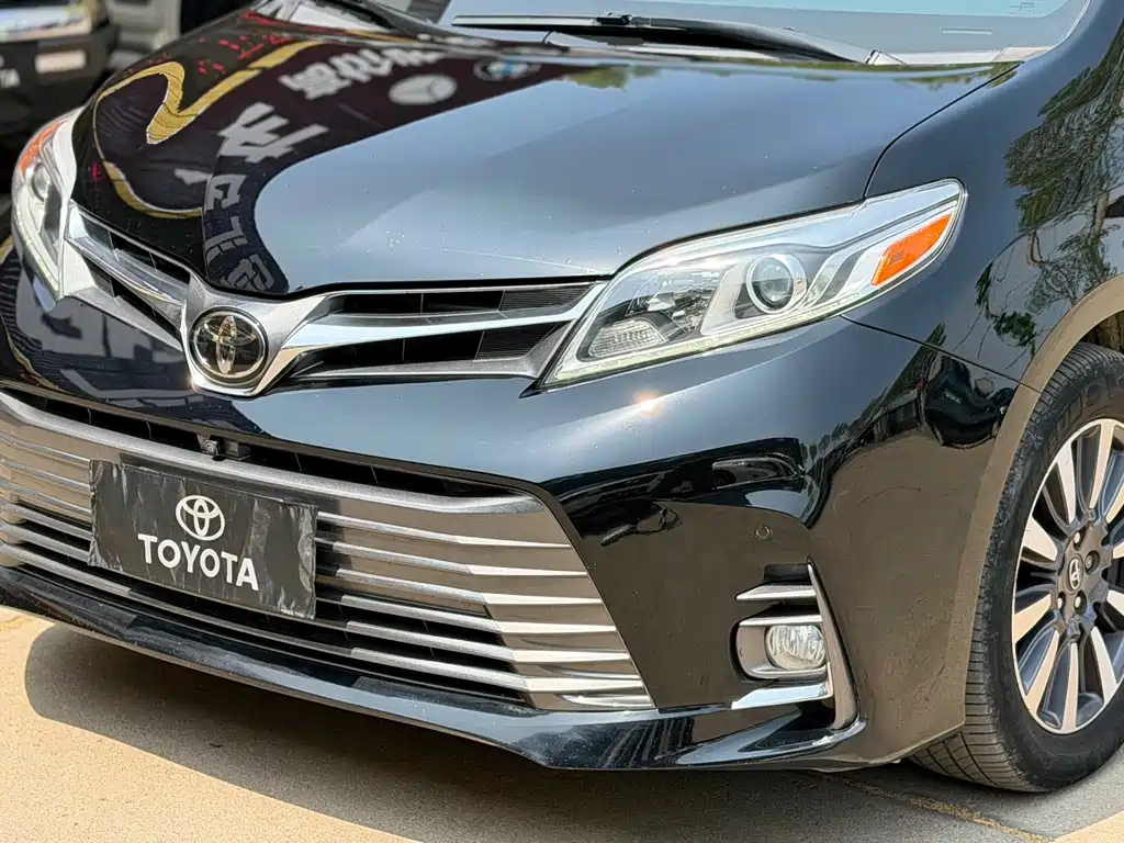 Toyota Sienna 2019 — фото 3