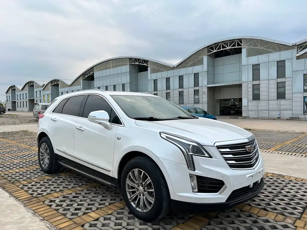 Cadillac XT5 2017 — фото 2