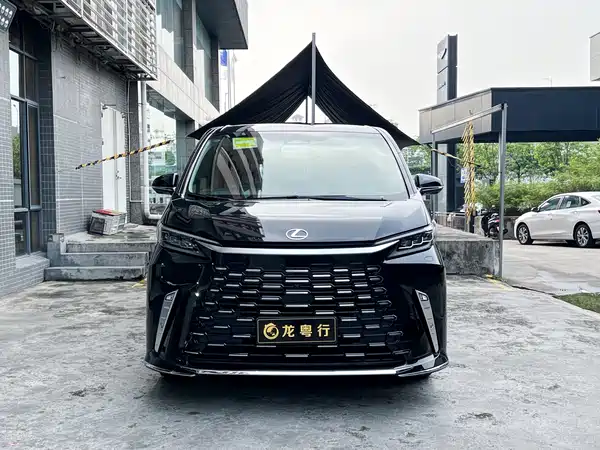 Lexus LM 2025