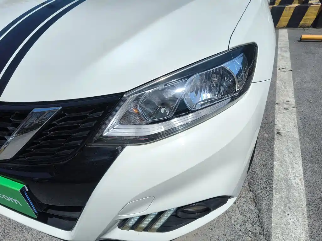 Nissan Tiida 2016 — фото 18