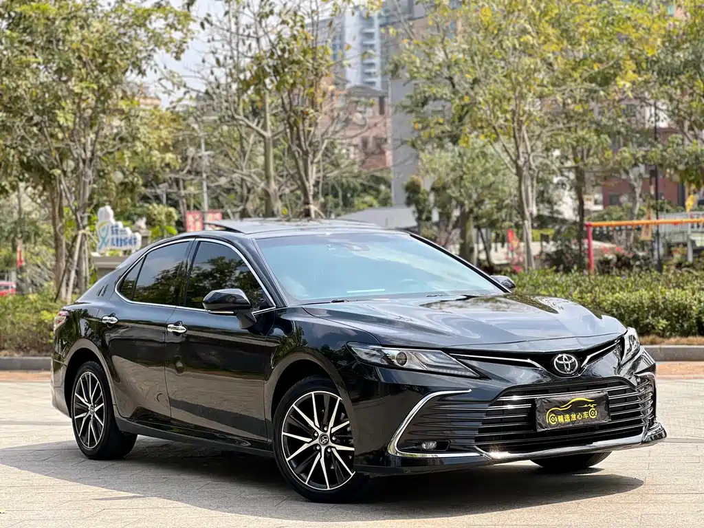 Toyota Camry 2022 — фото 2