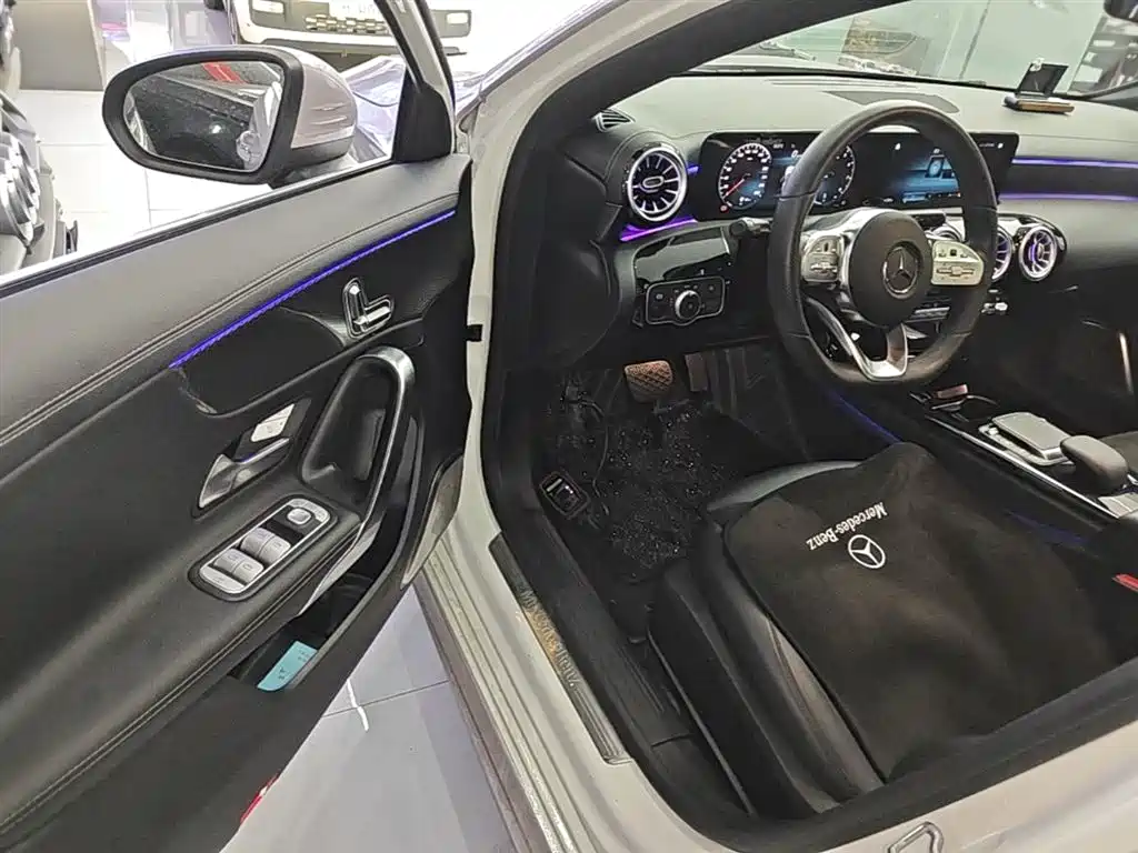 Mercedes-Benz A-Class 2022 — фото 16