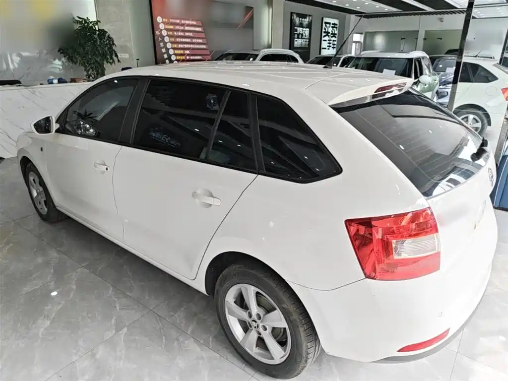 Skoda Rapid Spaceback 2016 — фото 5