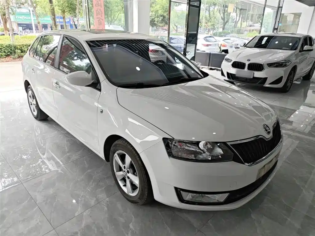 Skoda Rapid Spaceback 2016 — фото 4
