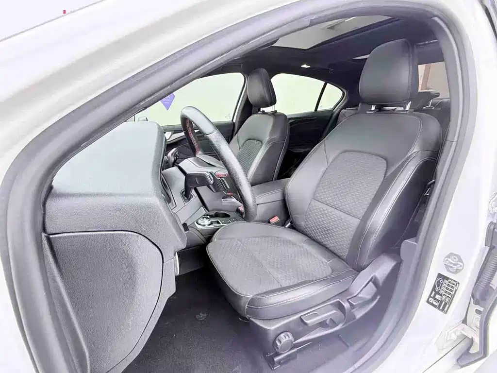 Ford Focus 2020 — фото 14
