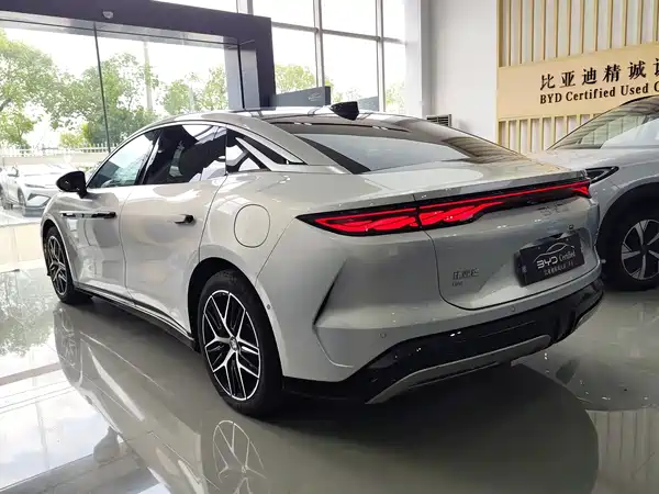 BYD Han L 2025