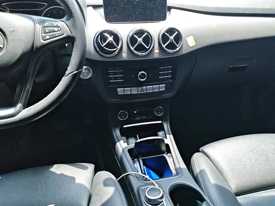 Mercedes-Benz B-Class 2017 — фото 16