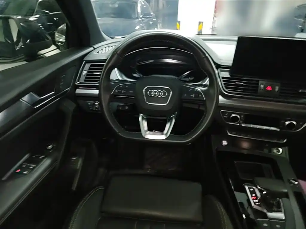 Audi Q5L 2023 — фото 17