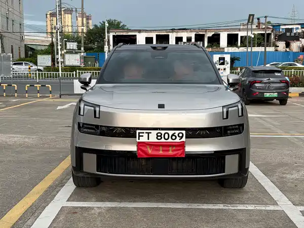 Lynk & Co 900 2025