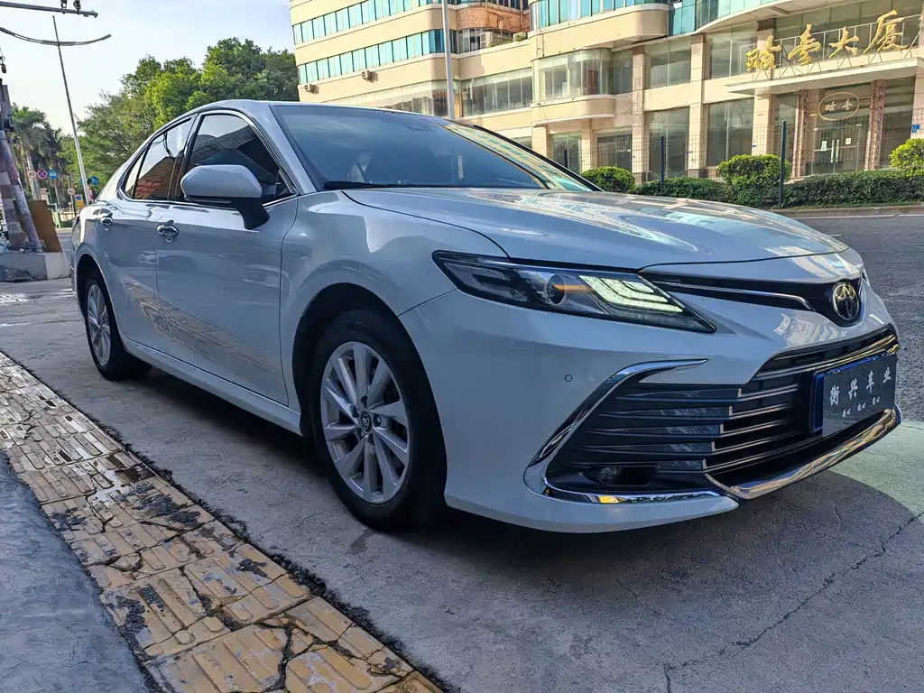 Toyota Camry 2022 — фото 3