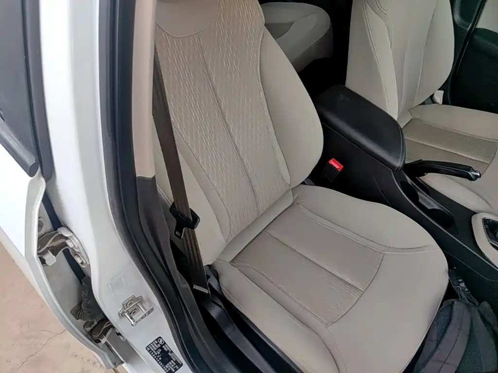 Buick Excelle 2015 — фото 25