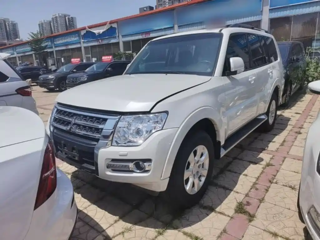 Mitsubishi Pajero 2018