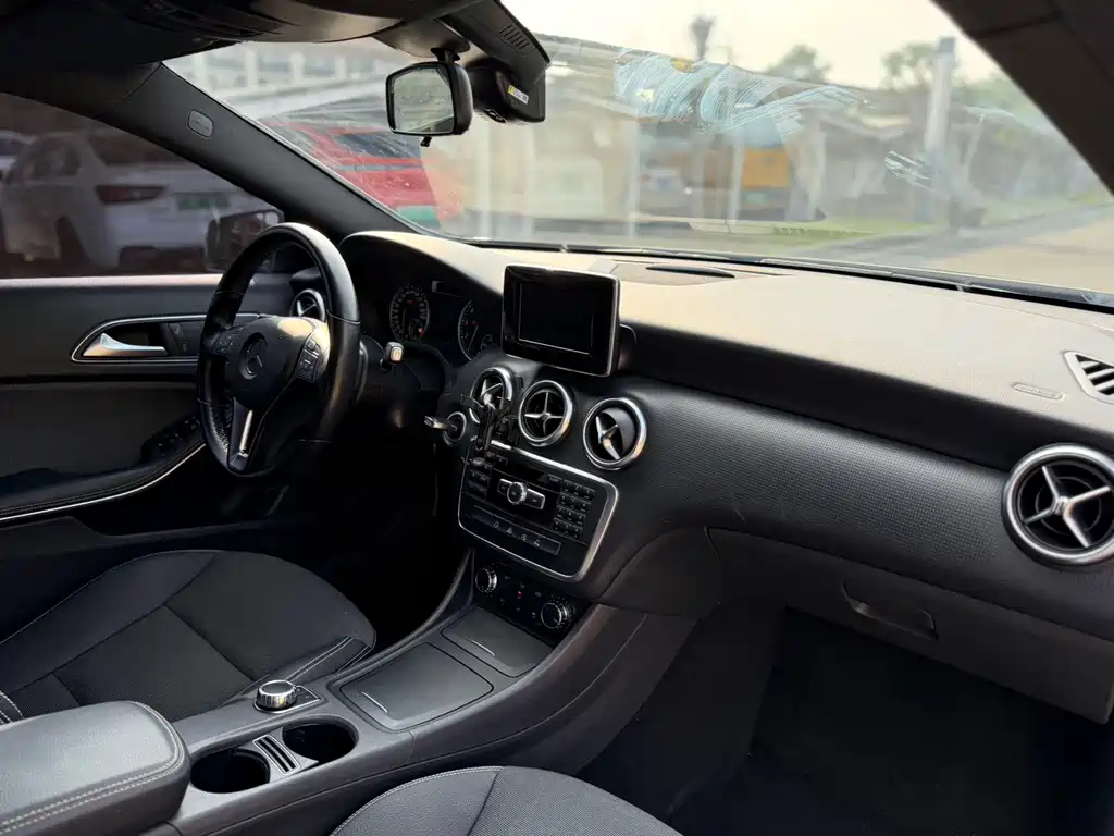 Mercedes-Benz A-Class 2015 — фото 17