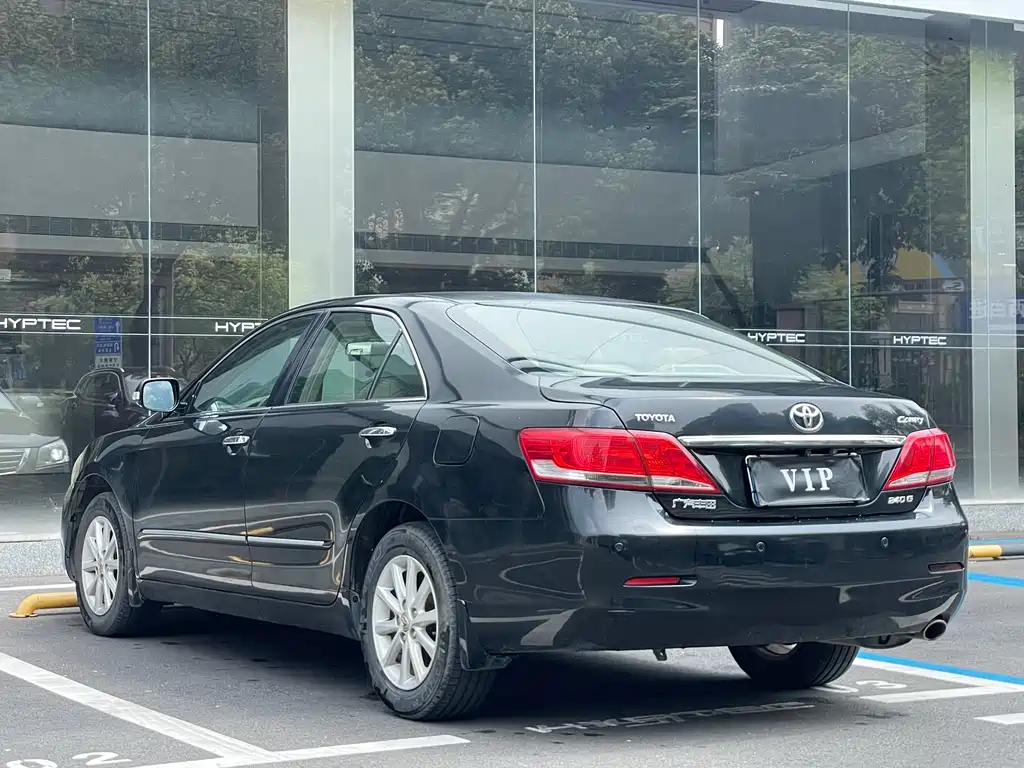 Toyota Camry 2010 — фото 7