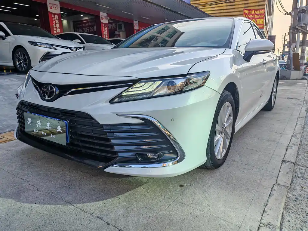 Toyota Camry 2022 — фото 1