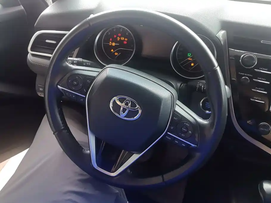 Toyota Camry 2018 — фото 15