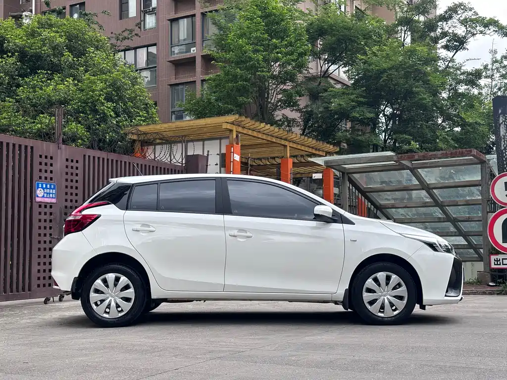 Toyota Yaris L 2019 — фото 14