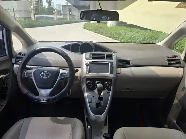 Toyota Yizhi 2011