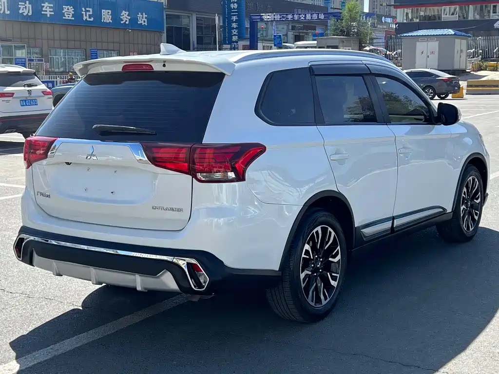 Mitsubishi Outlander 2019 — фото 9