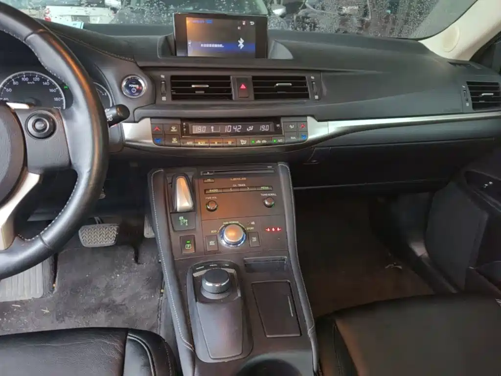 Lexus CT 2015 — фото 13
