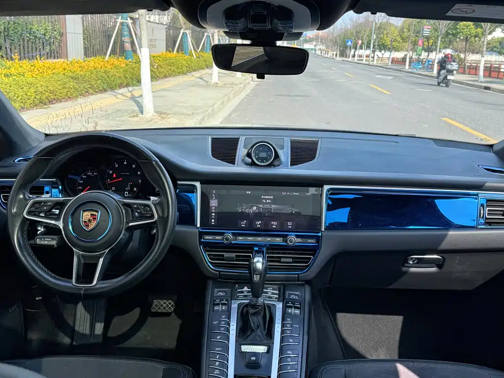 Porsche Macan 2019 — фото 12