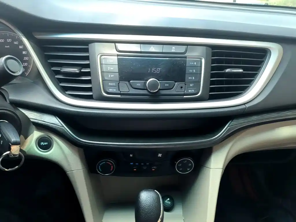 Buick Excelle 2016 — фото 13