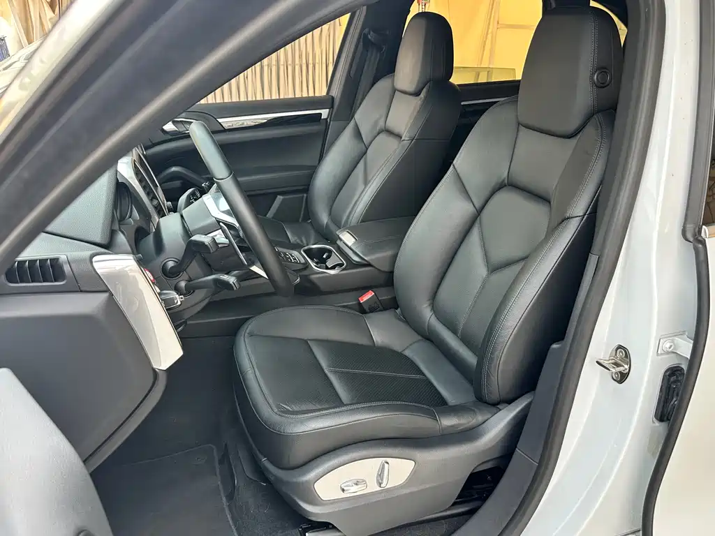 Porsche Cayenne 2015 — фото 11