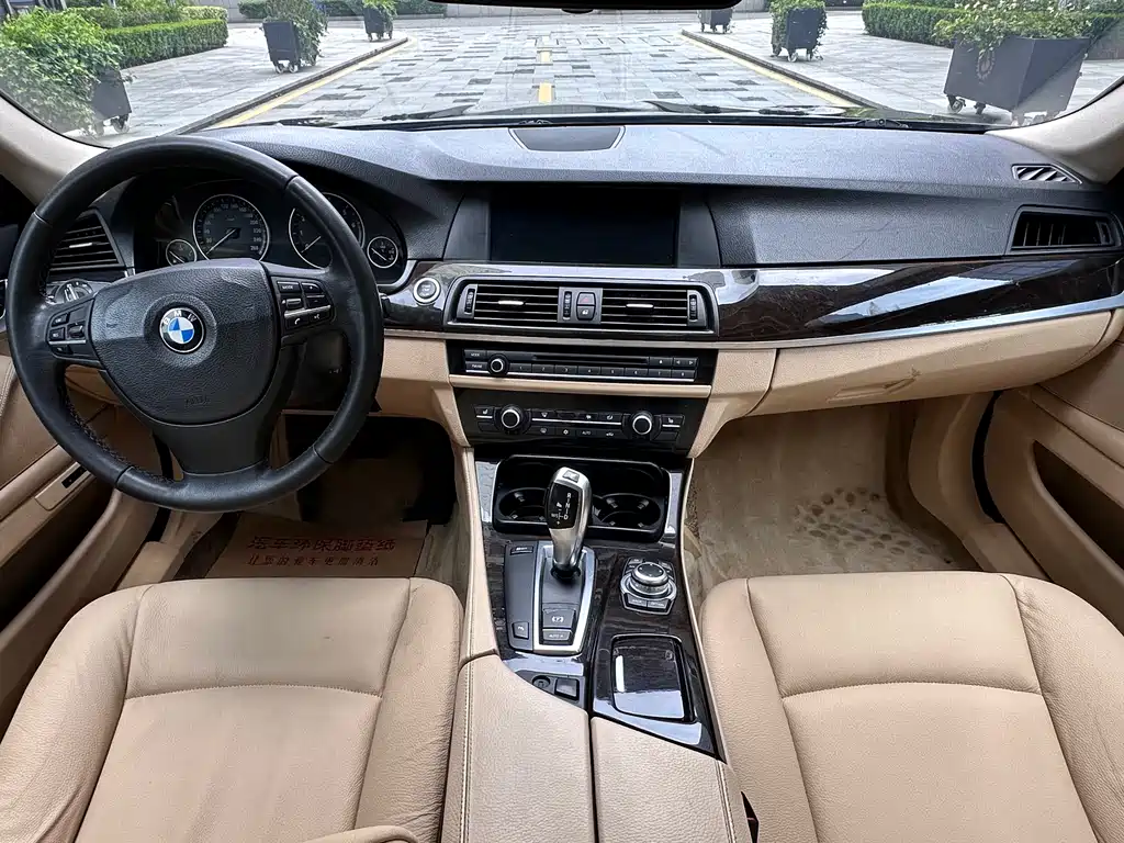 BMW 5 Series 2012 — фото 9
