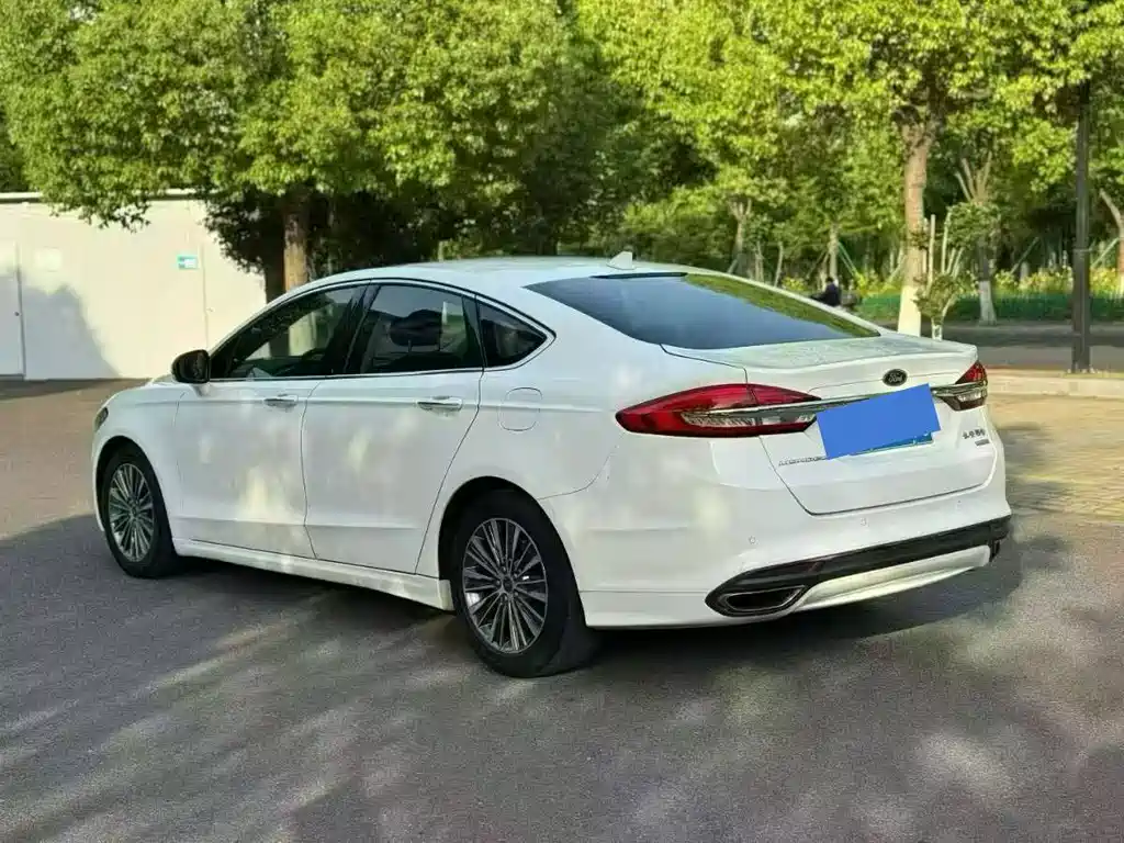 Ford Mondeo 2018 — фото 9