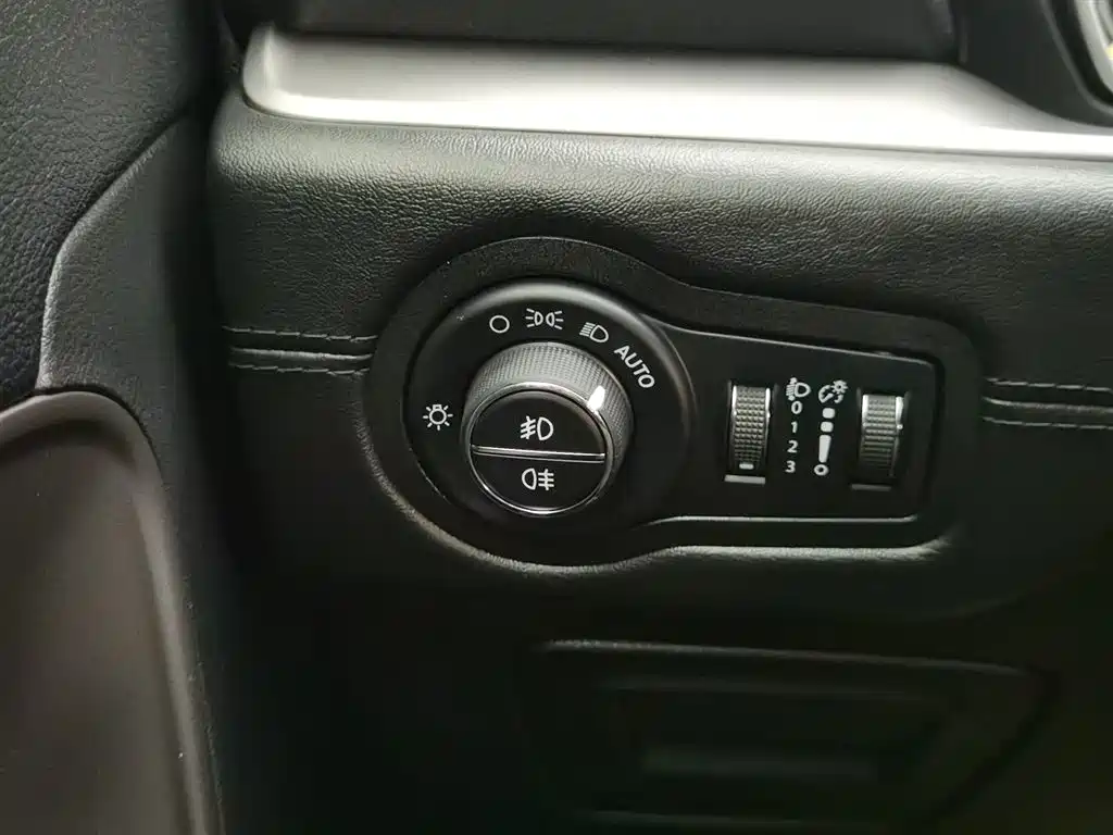Jeep Commander 2019 — фото 21