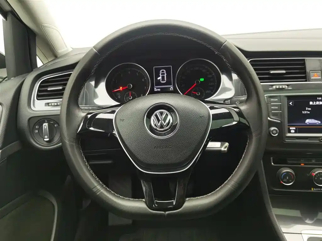 Volkswagen Golf 2017 — фото 11