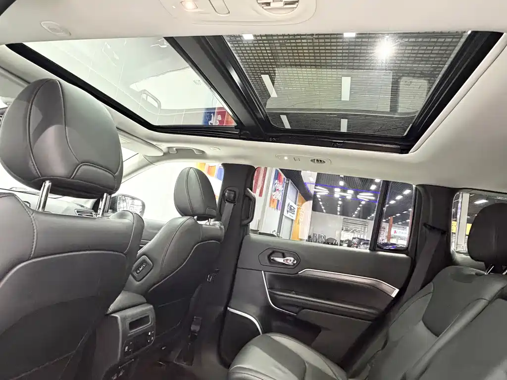 Jeep Grand Commander 2020 — фото 12