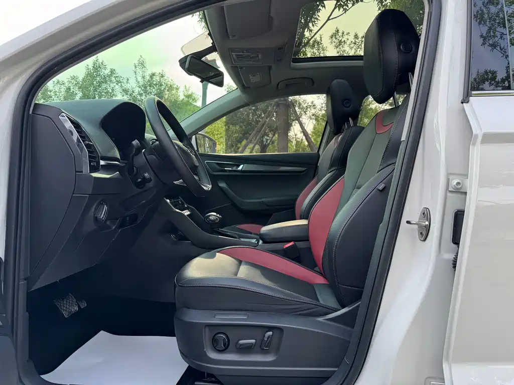 Skoda Karoq 2023 — фото 12