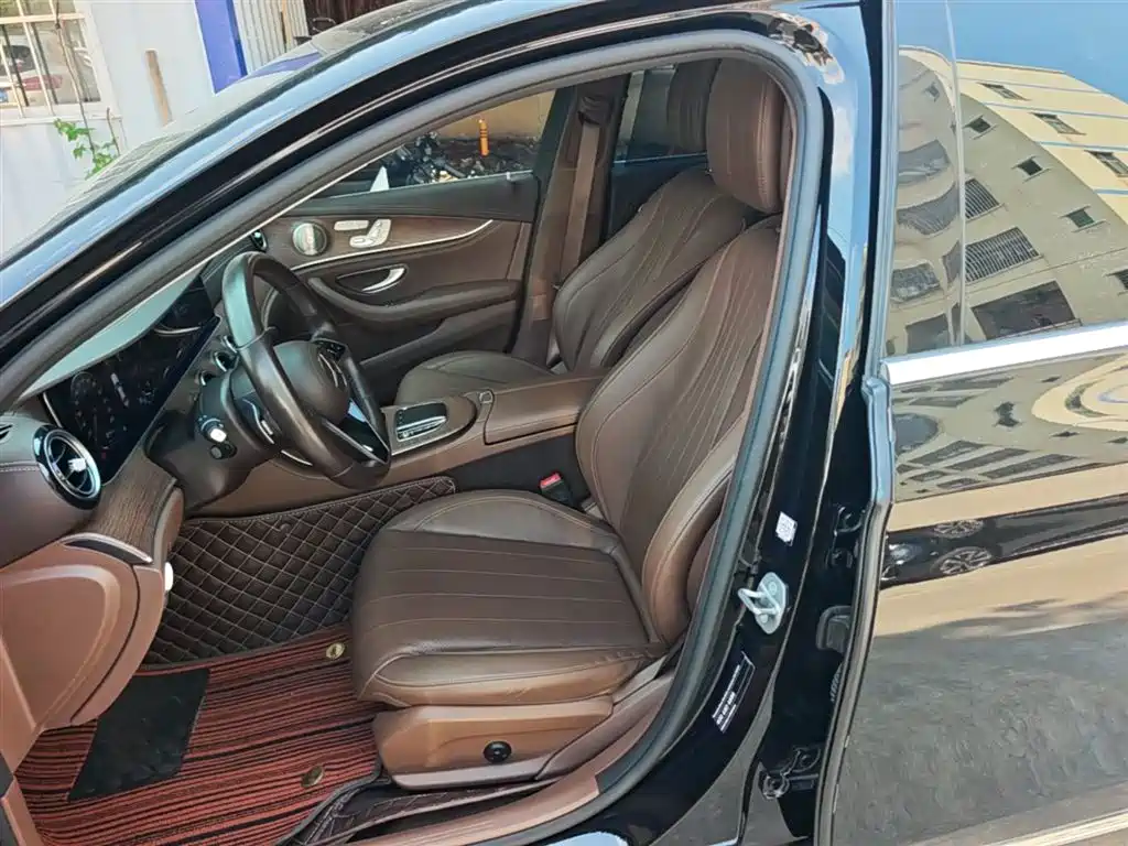 Mercedes-Benz E-Class 2023 — фото 15