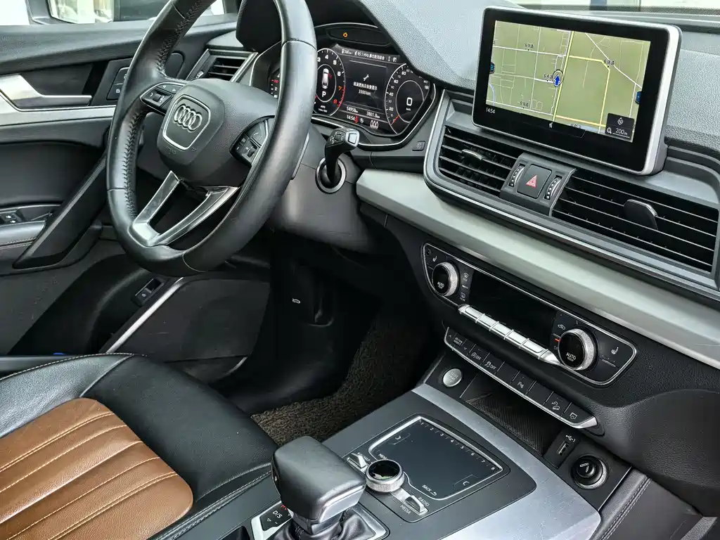 Audi Q5L 2020 — фото 13