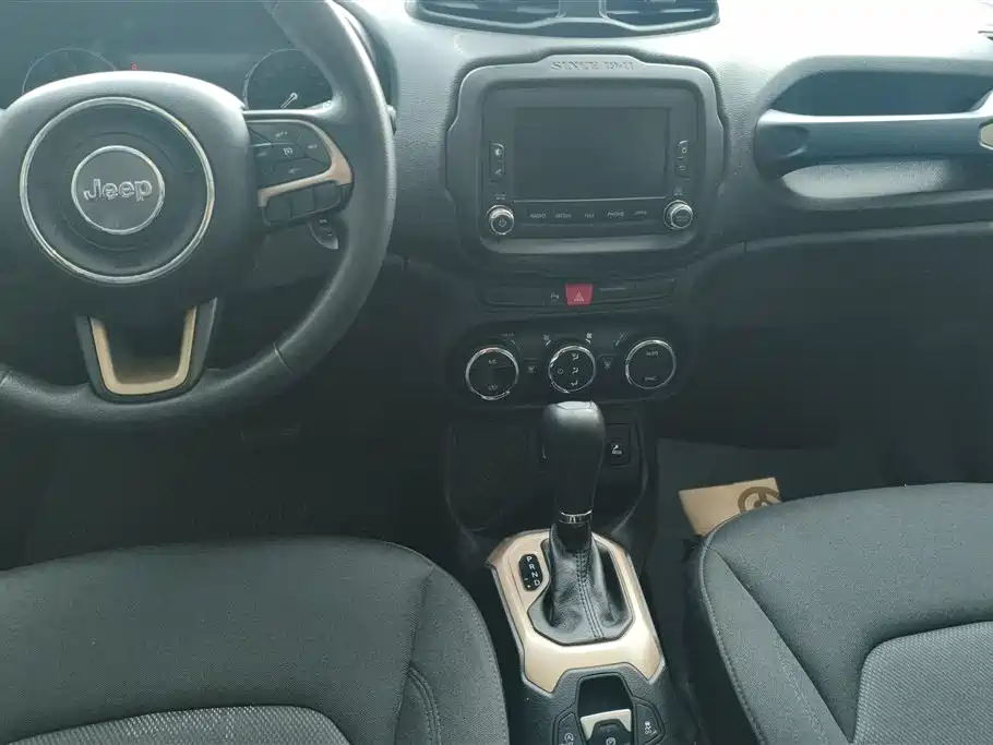 Jeep Renegade 2016 — фото 13