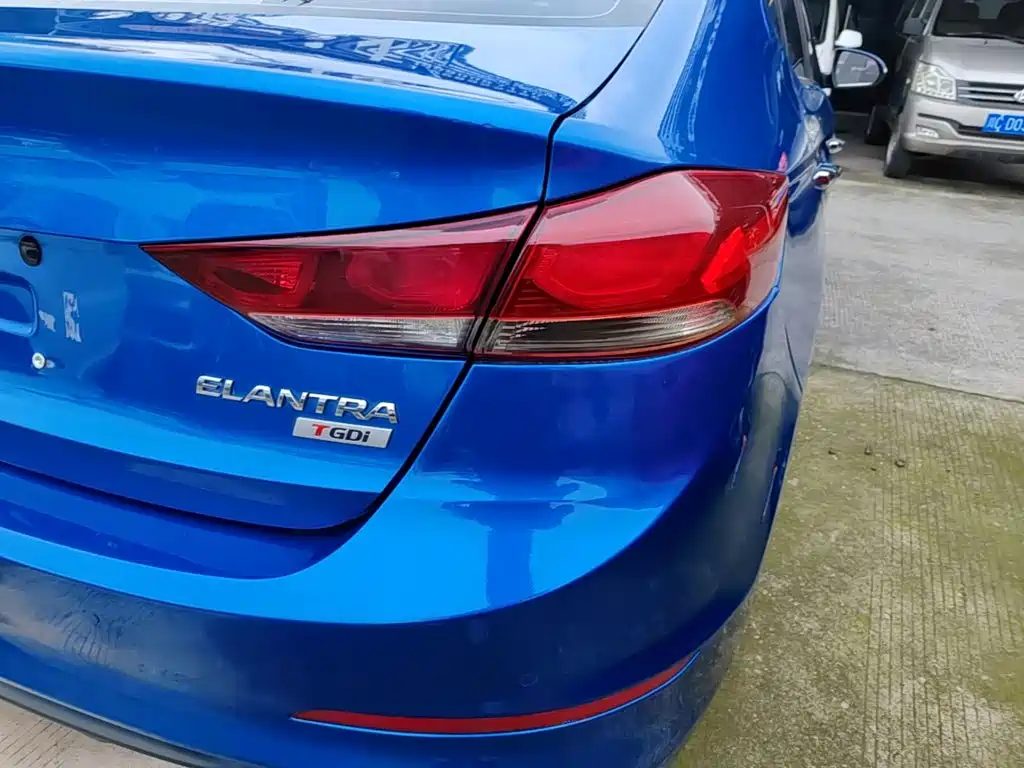 Hyundai Elantra 2019 — фото 8