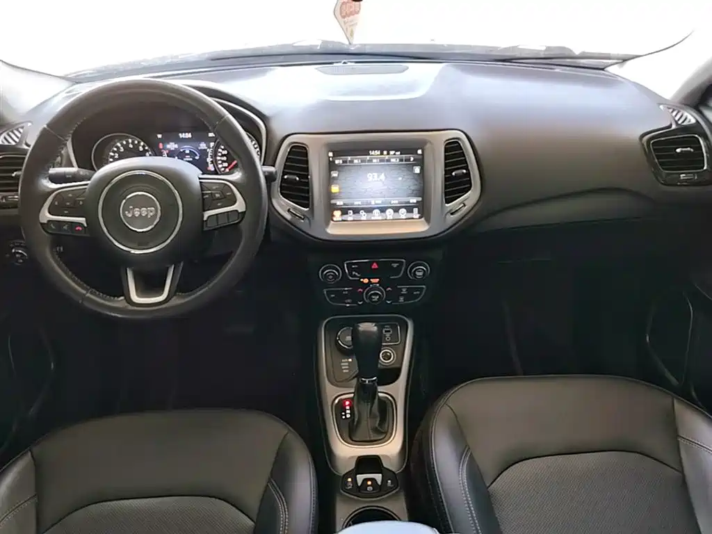 Jeep Compass 2018 — фото 10