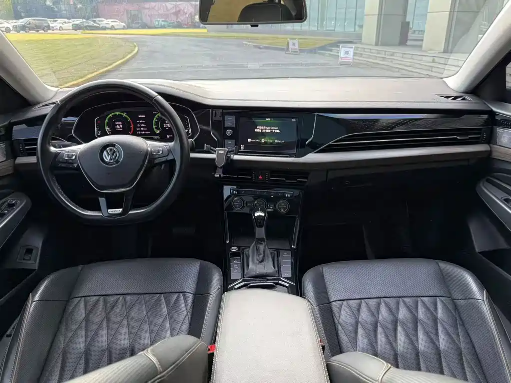 Volkswagen Passat 2019 — фото 11