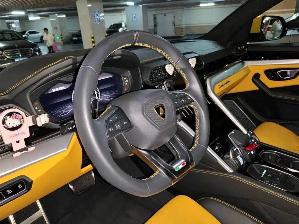 Lamborghini Urus 2022 — фото 11
