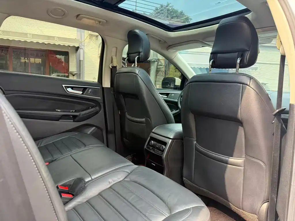 Ford Edge 2016 — фото 13