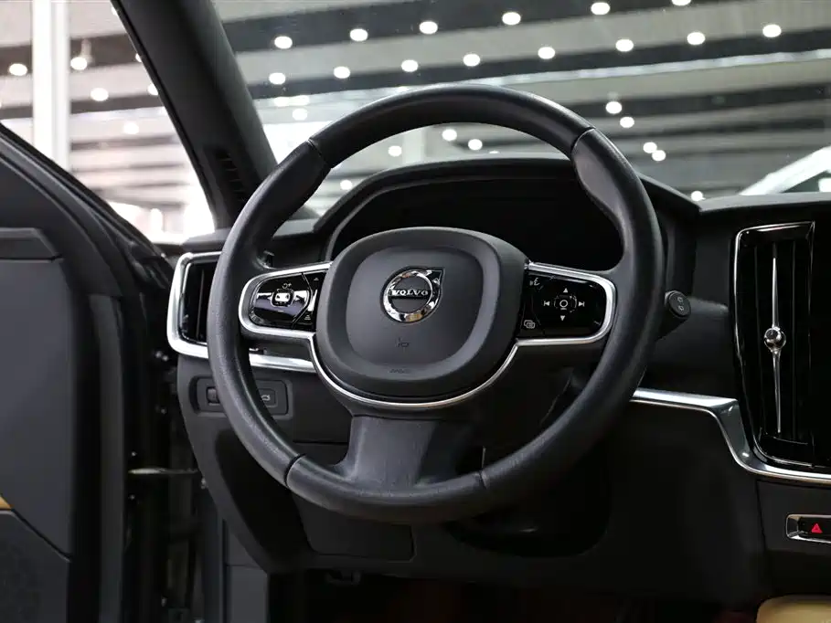Volvo V90 2017 — фото 11