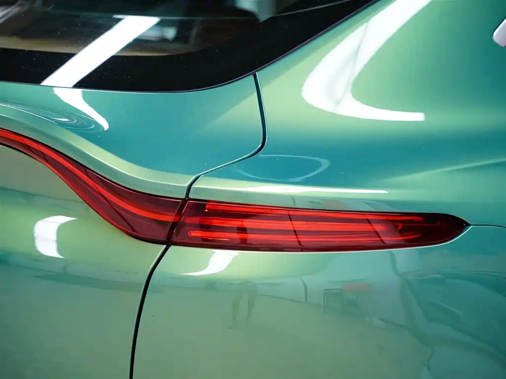 Aston Martin DBX 2023